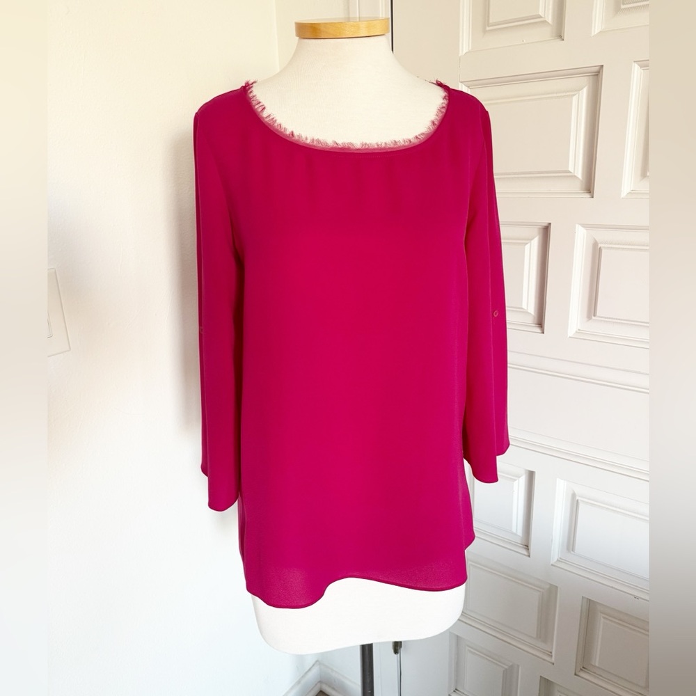 T Tahari Fuchsia Pink Blouse Round Neck Fringe Adjustable Sleeves Size Medium